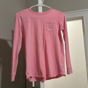 Vineyard vines long sleeve t-shirt.